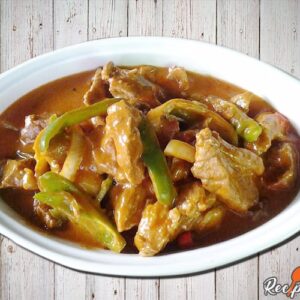 Khomo ea Beef Caldereta (Kaldereta)