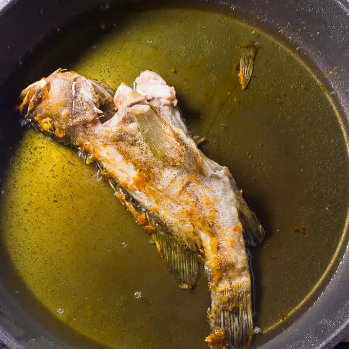 Escabeche-fry-both-of-the-fish-step-1