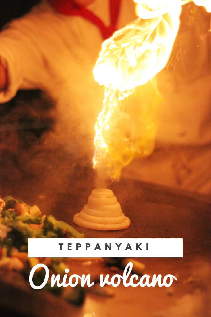 Showmanship do vulcão cebola teppanyaki