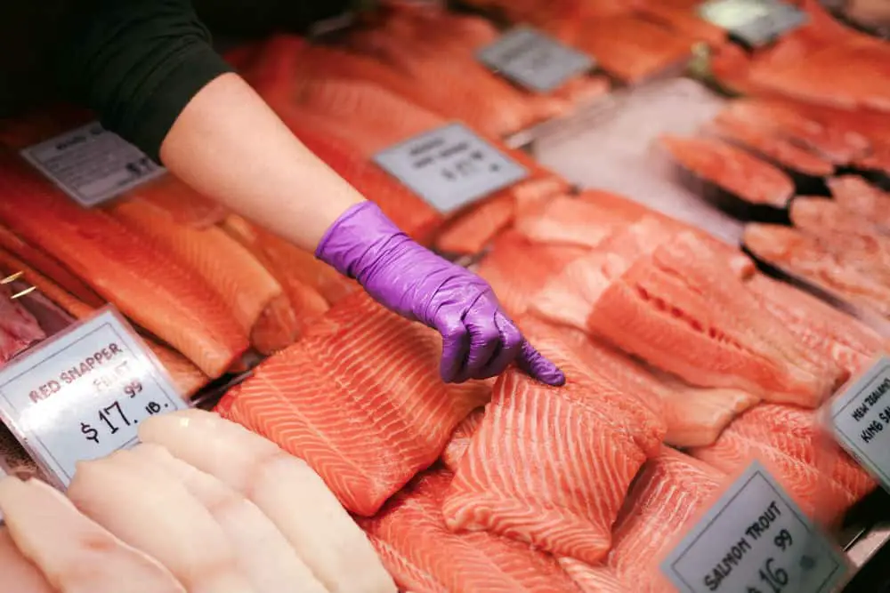 Pick out quality salmon for your teppanyaki