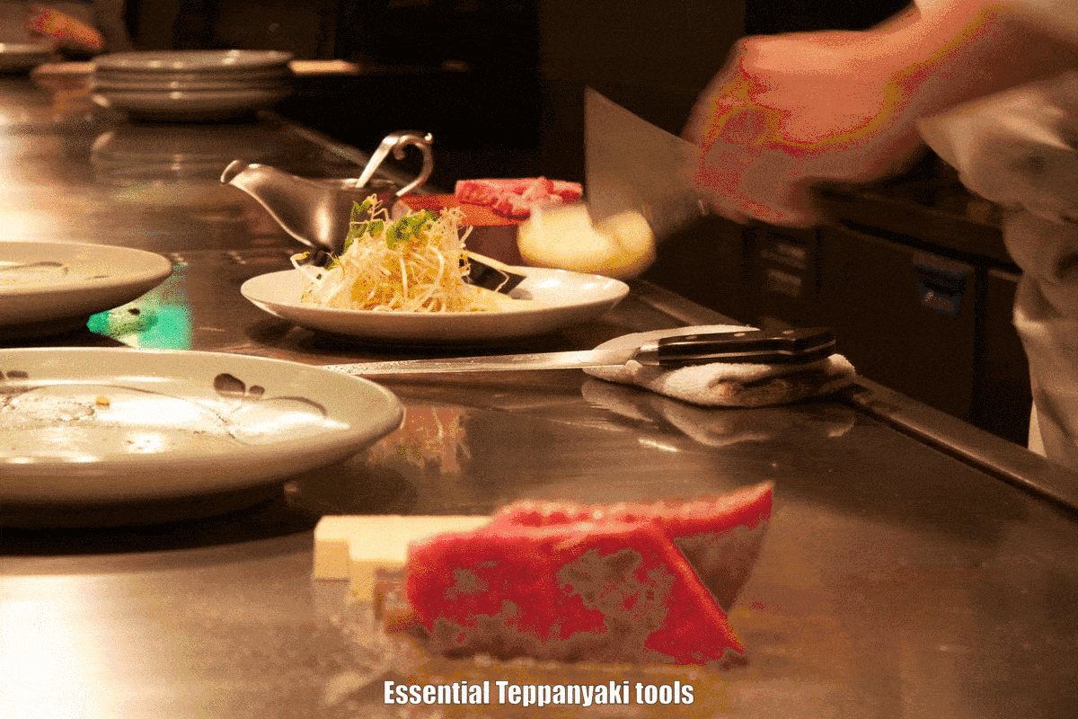 Herramientas esenciales para teppanyaki: volteador de parrilla y cuchillo