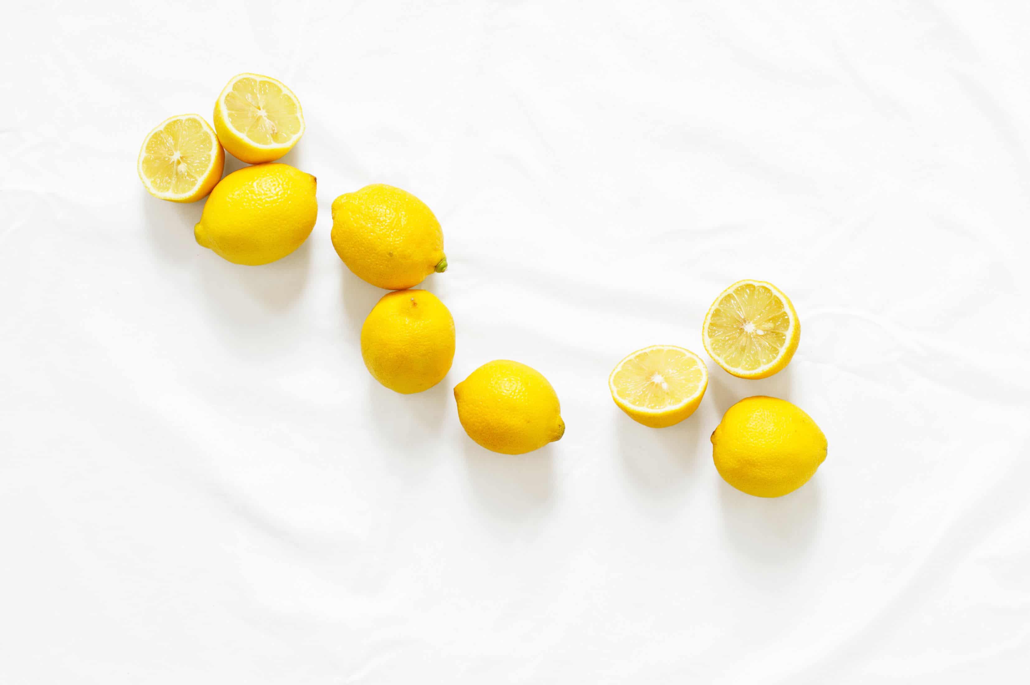 bunch of sliced lemon