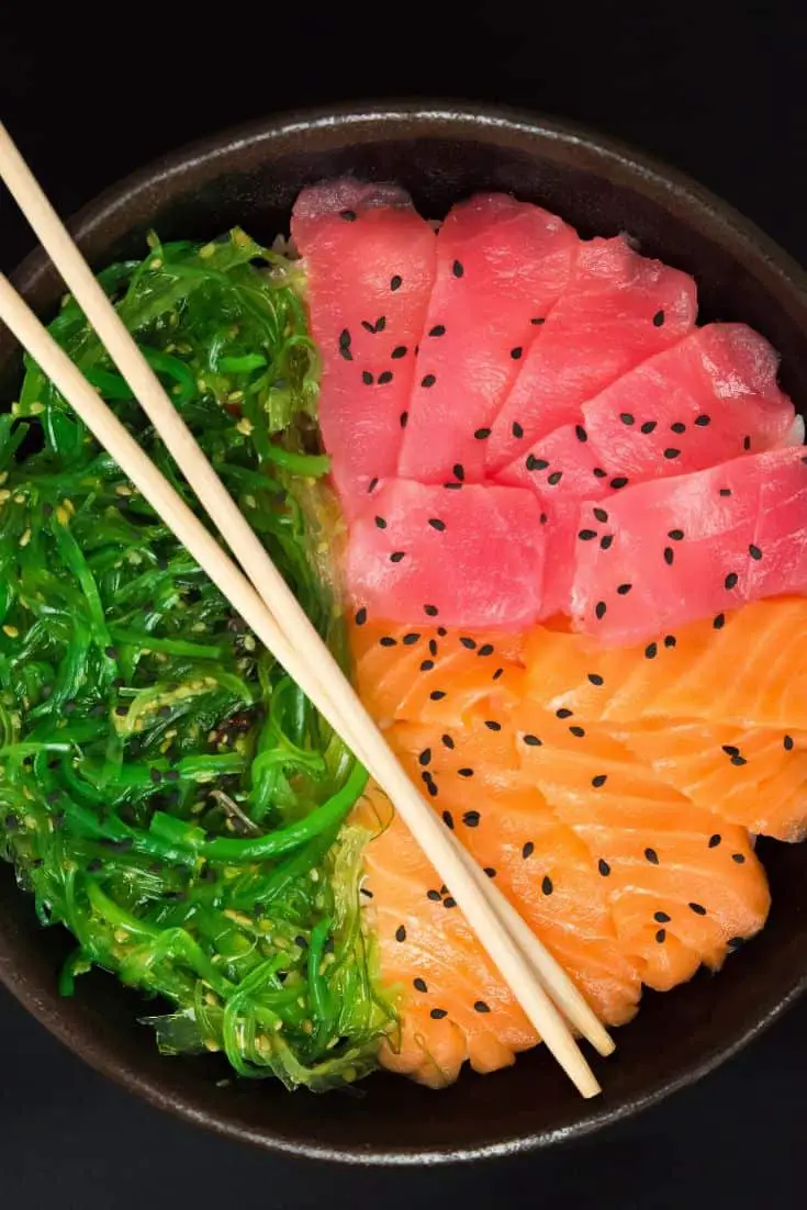 Chirashi est un bol de sushi