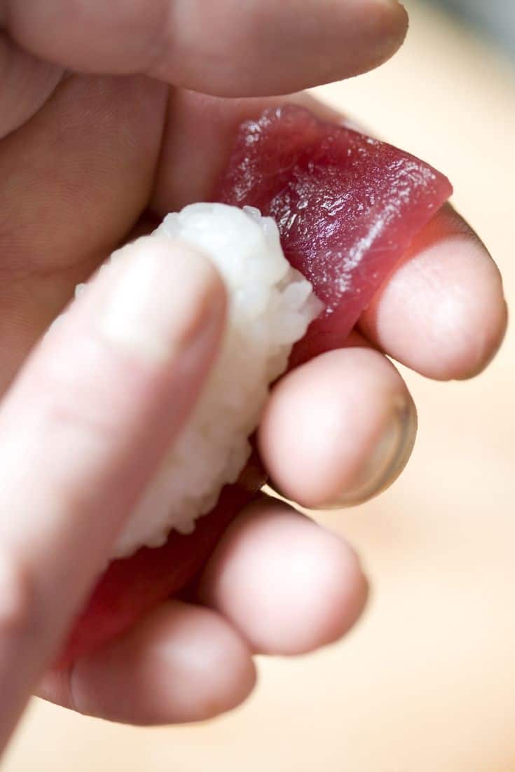 Mokhoa oa ho etsa sushi nigiri