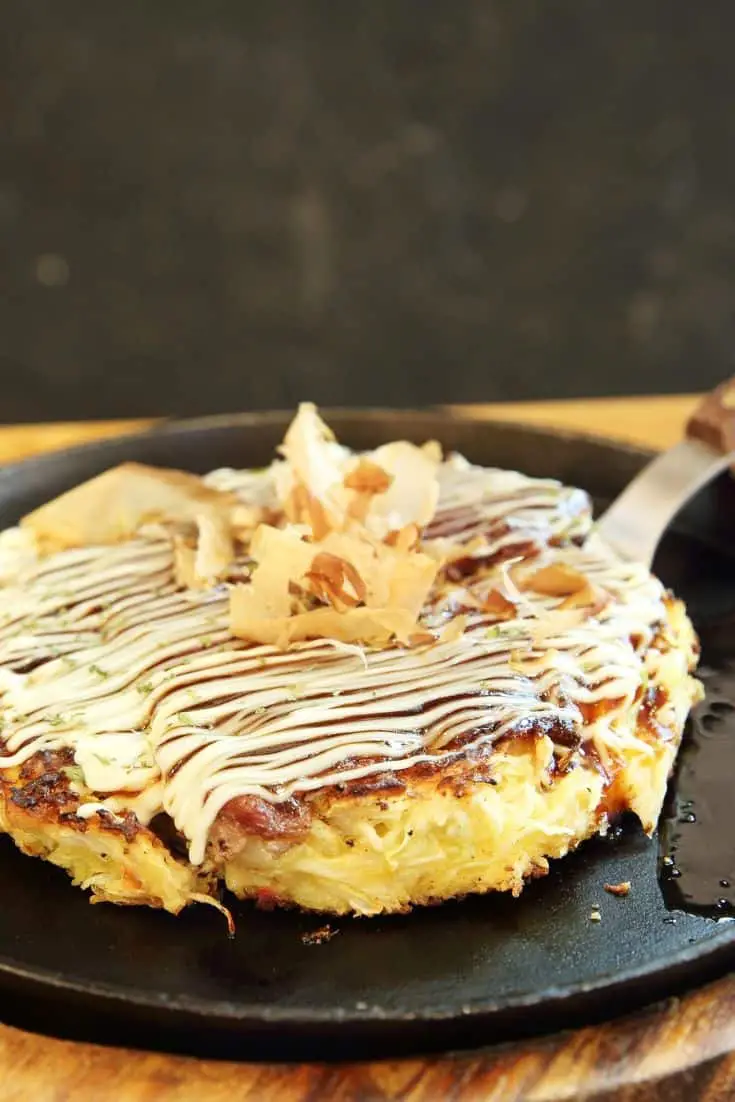 Okonomiyaki japansk smaklig pannkaka