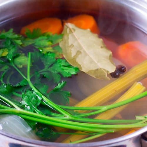 Sustituto de caldo de res con caldo de champiñones