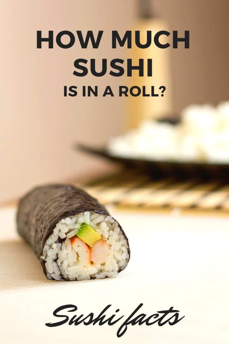 Sushi roll em uma tábua de cortar