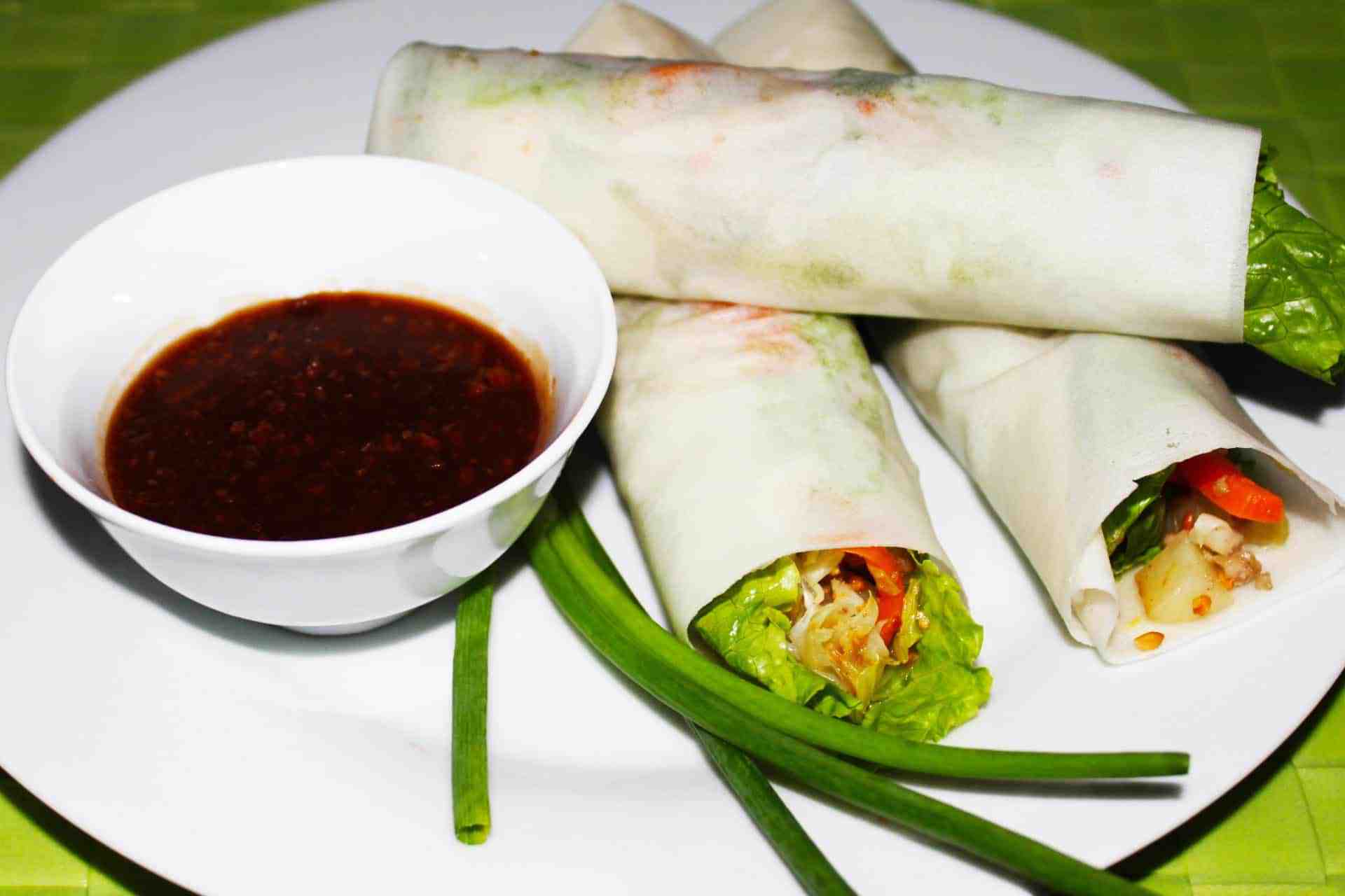 Spring rolls with dipping sauce