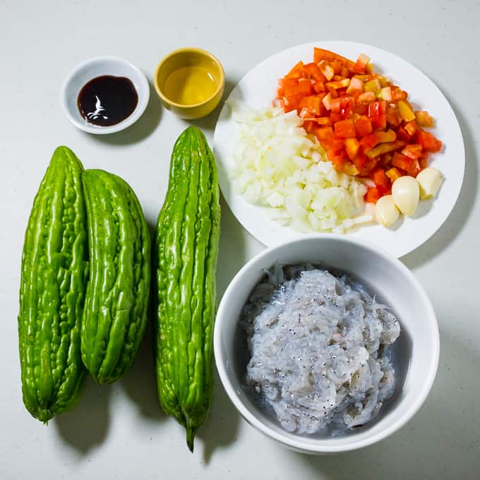 Ampalaya com Ingredientes Alamang