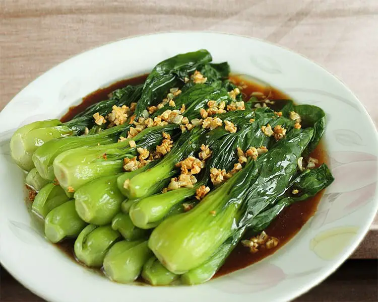 Bok choy em receita de molho de ostra (com alho)