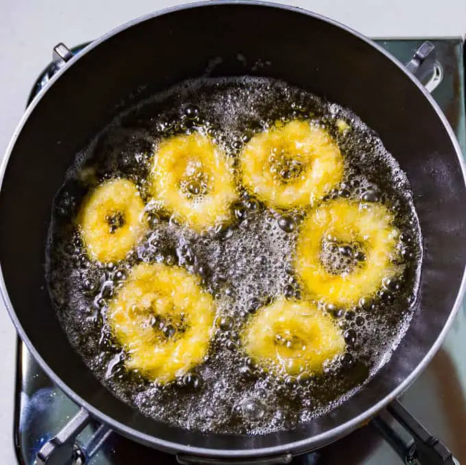 Calamares fry until golden brown