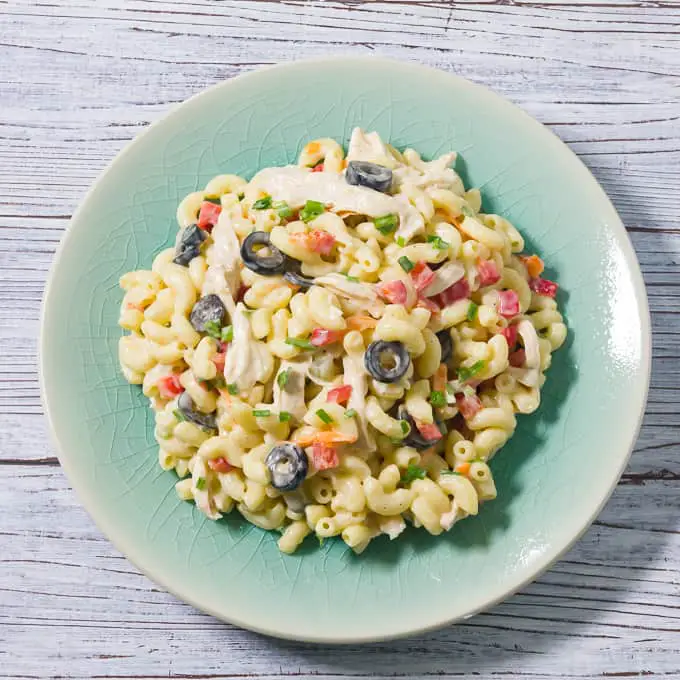 Recipe Salad Macaroni cearc (Stoidhle Filipineach)