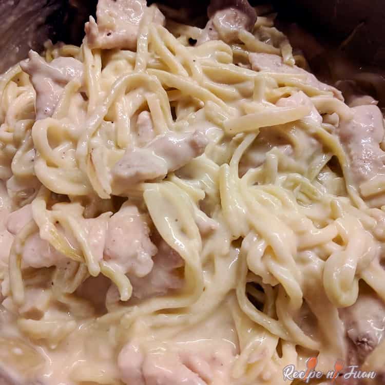 Filipino frango carbonara