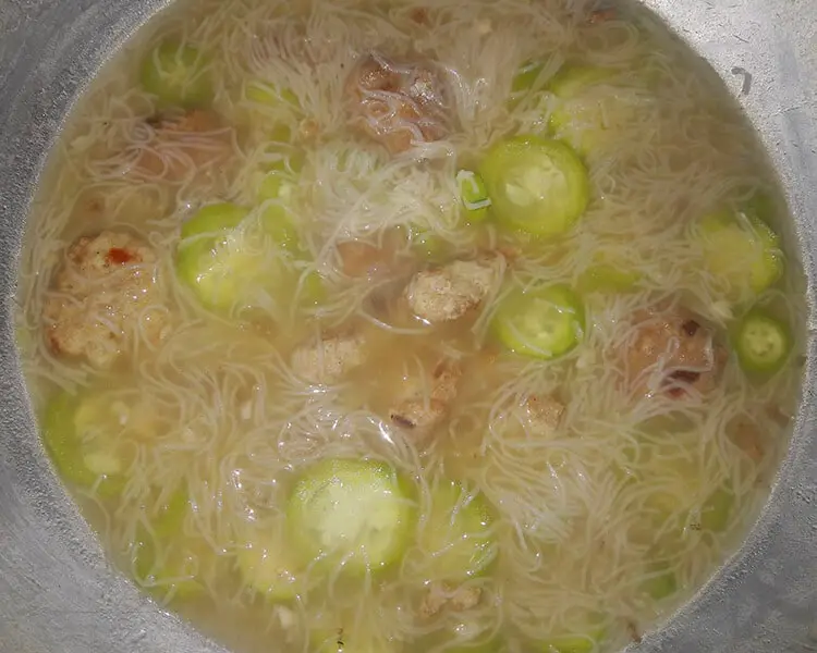 Filipino Shrimp Misua Soup nrog Patola