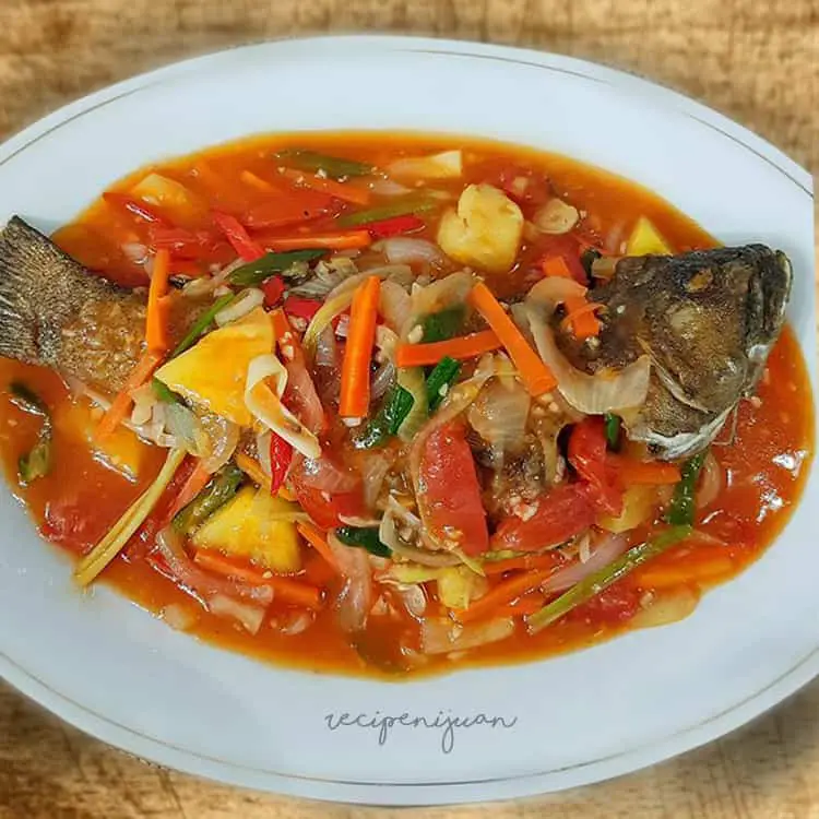 Iwak karo Saus Escabeche sing Manis lan Asam