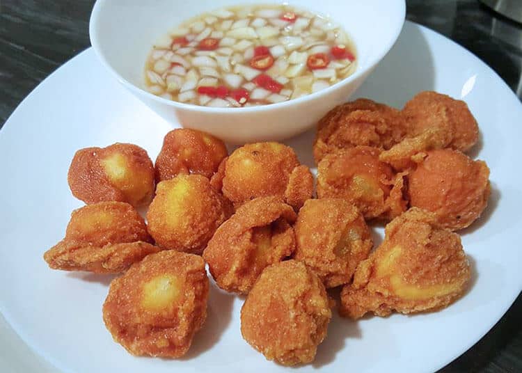 Receita Kwek-Kwek (com molho de vinagre)