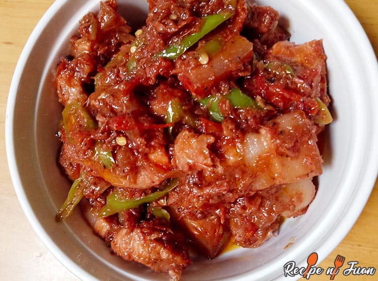 Receita de carne de porco binagoongan (carne de porco cozida em pasta de camarão)