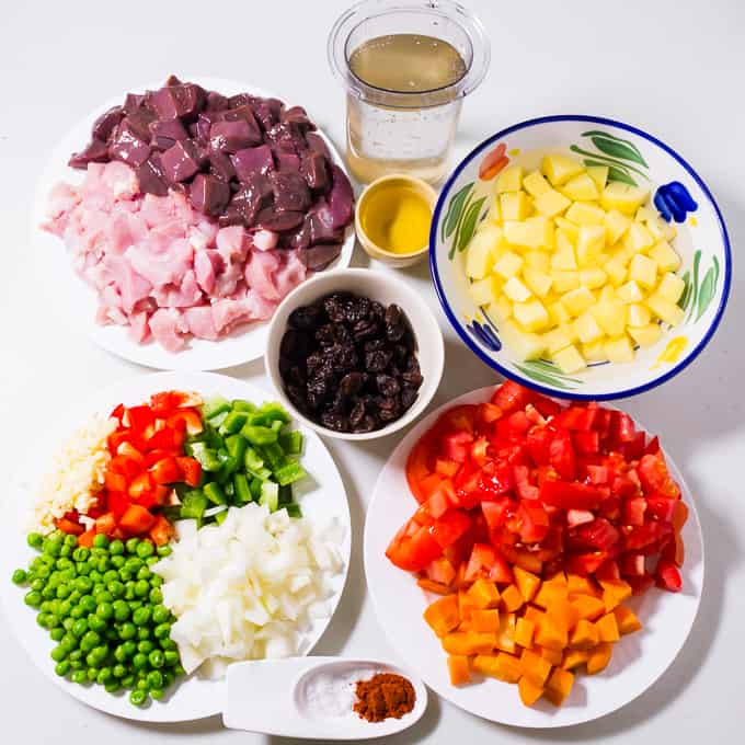 Ingredientes e preparação do menudo de porco