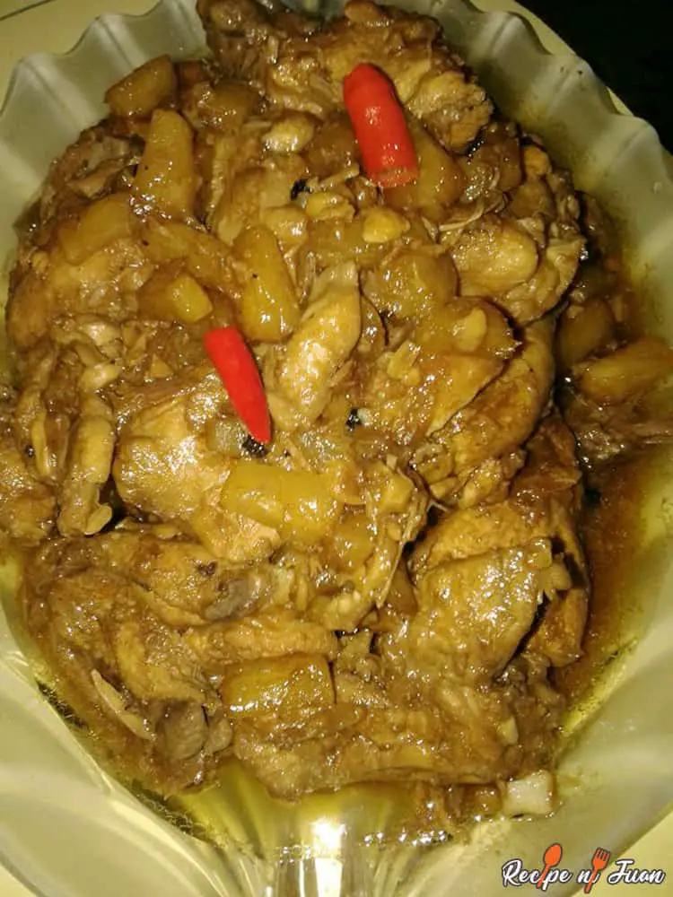 Adobo de frango com abacaxi filipino