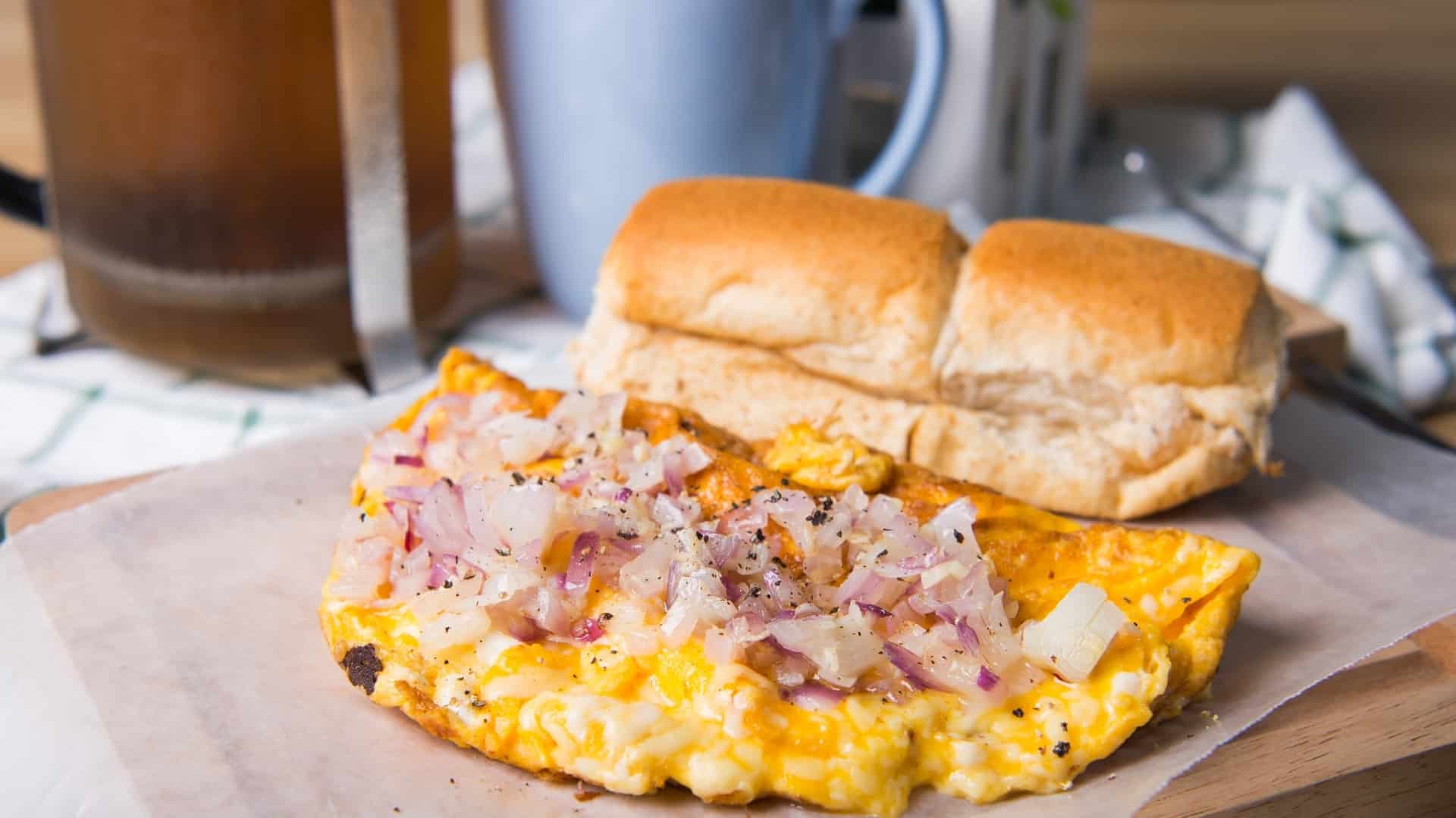 Omelet on a pandesal bread