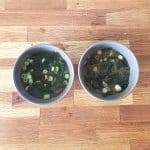 Dashi infundiu sopa de missô com wakame