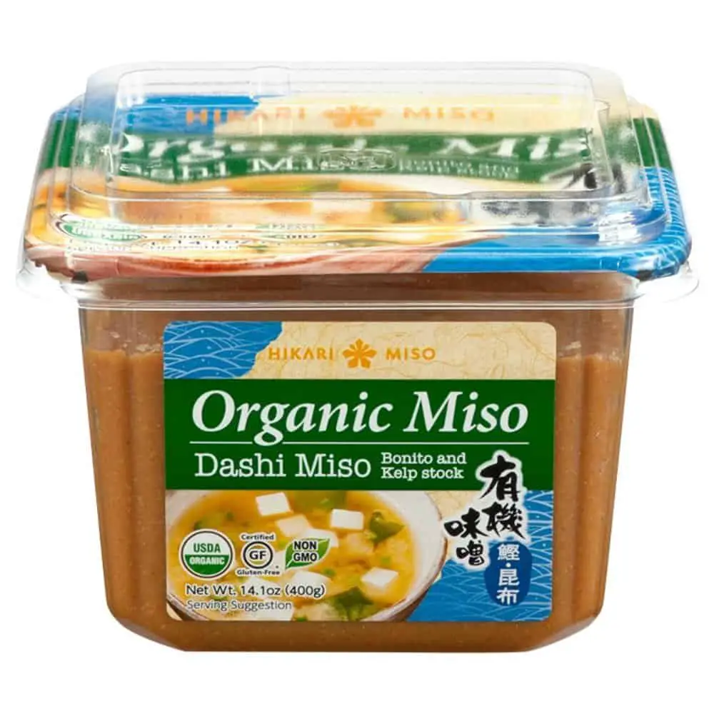 Organiese misopasta met dashi daarin