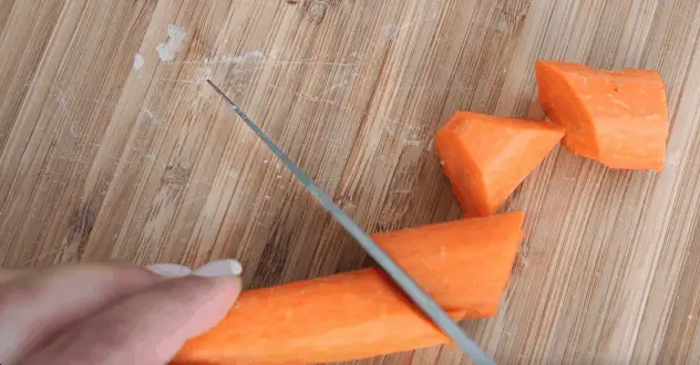 Cutting carrot Japanese rangiri style