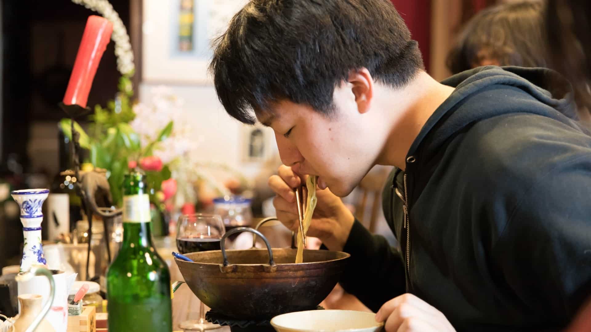 جاپانی رمین کتنی بار کھاتے ہیں؟