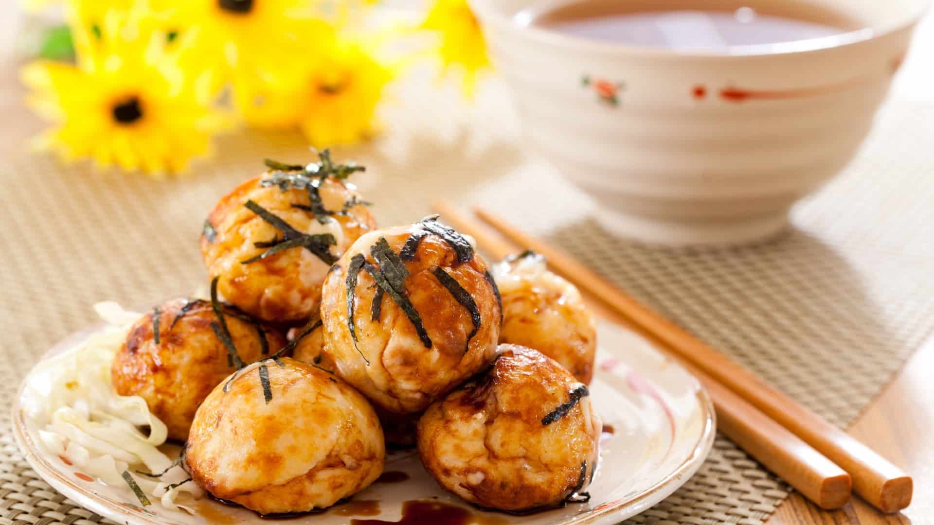 Sebelisa mongobo oa okonomiyaki bakeng sa takoyaki