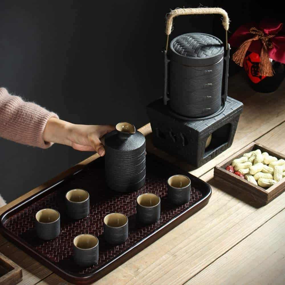 El mejor calentador de sake de estufa de velas: juego de sake de esmalte negro de cerámica japonesa con olla caliente y estufa de vela