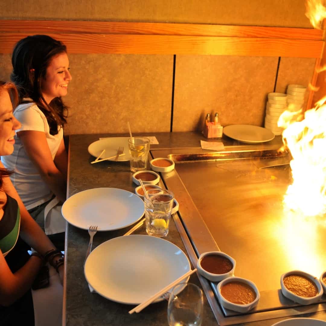 Cuisiner devant vous sur un gril teppanyaki