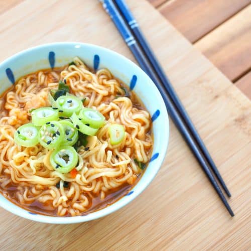 Easy 12 minute instant ramen with egg