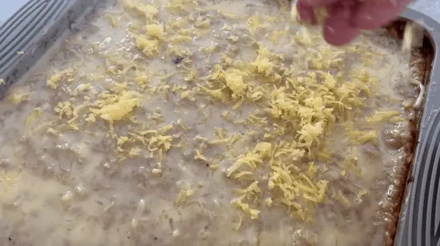 Agrega queso rallado