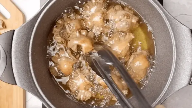 Deep-fry the pork bulaklak