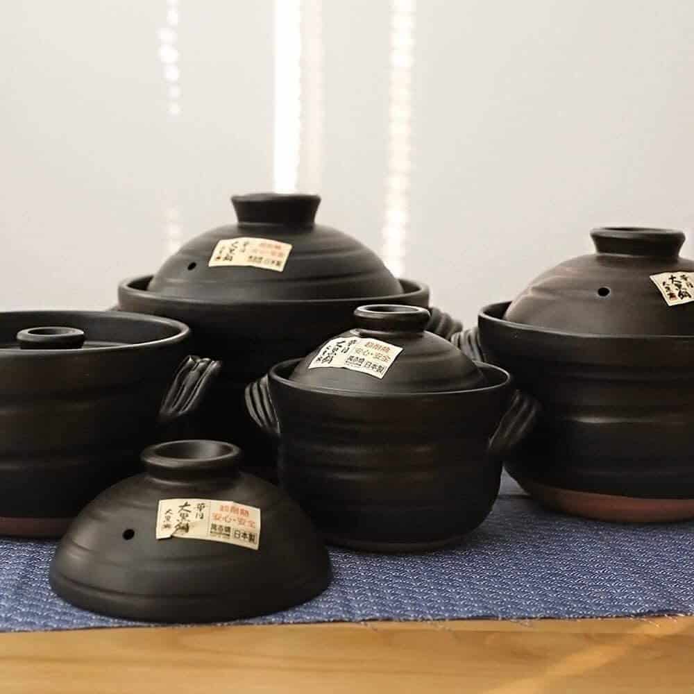 Pots japonais en faïence Donabe