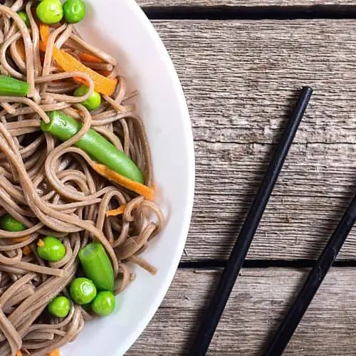 Soba noedelsalade