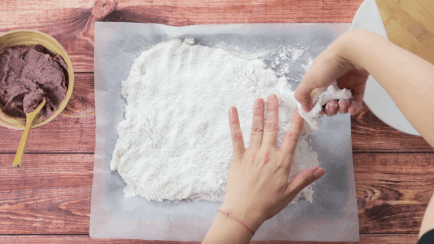 Twist and pull the mochi rice dough