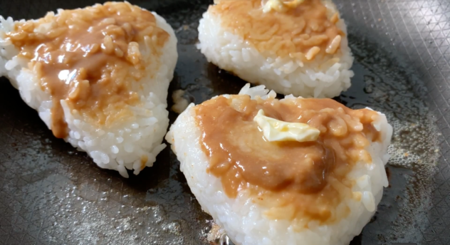 Yaki onigiri recipe fry the rice triangles