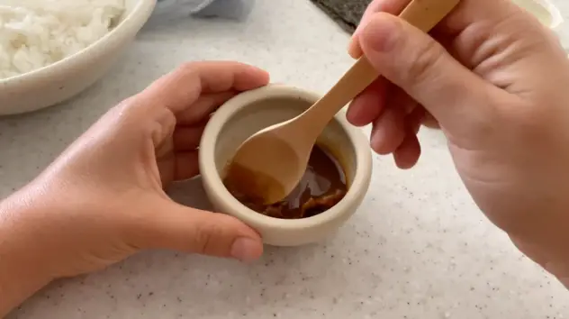 Yaki onigiri receta mezcla salsa para mojar