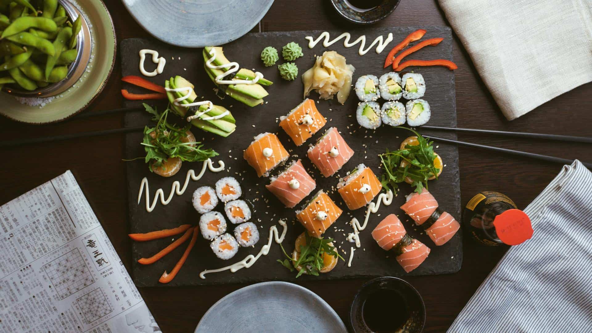 mar a thogas tu dealbhan nas fheàrr den sushi agad airson na meadhanan sòisealta