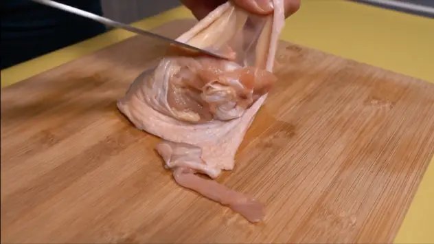 Cleaning chicken for oyakodon