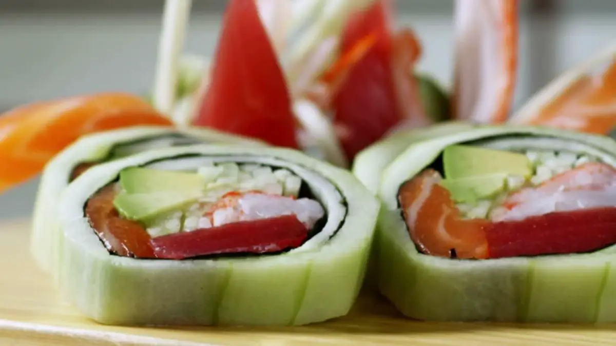 Cucumber timcheall air sushi