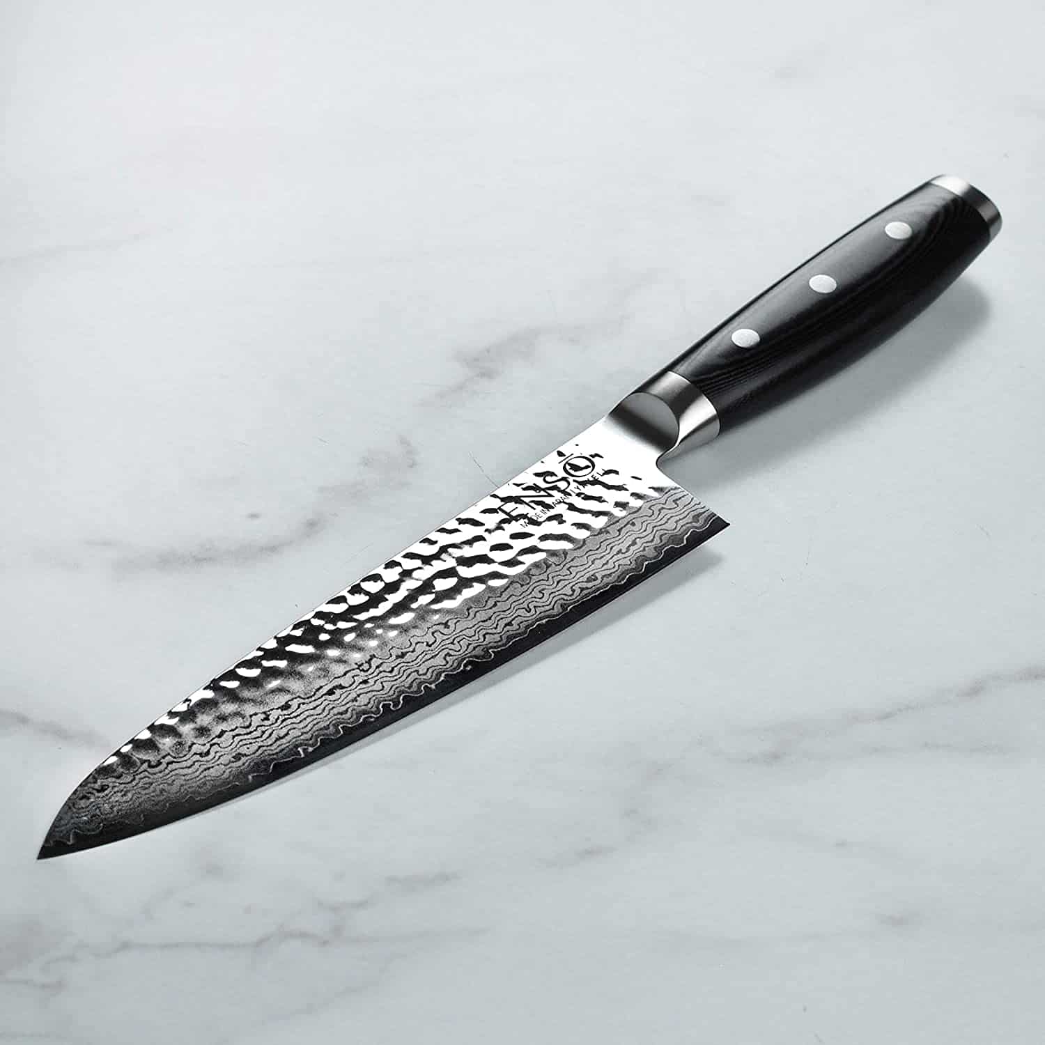 Nejlepší gyuto nůž pro leváky - Enso Chef's Knife na stole