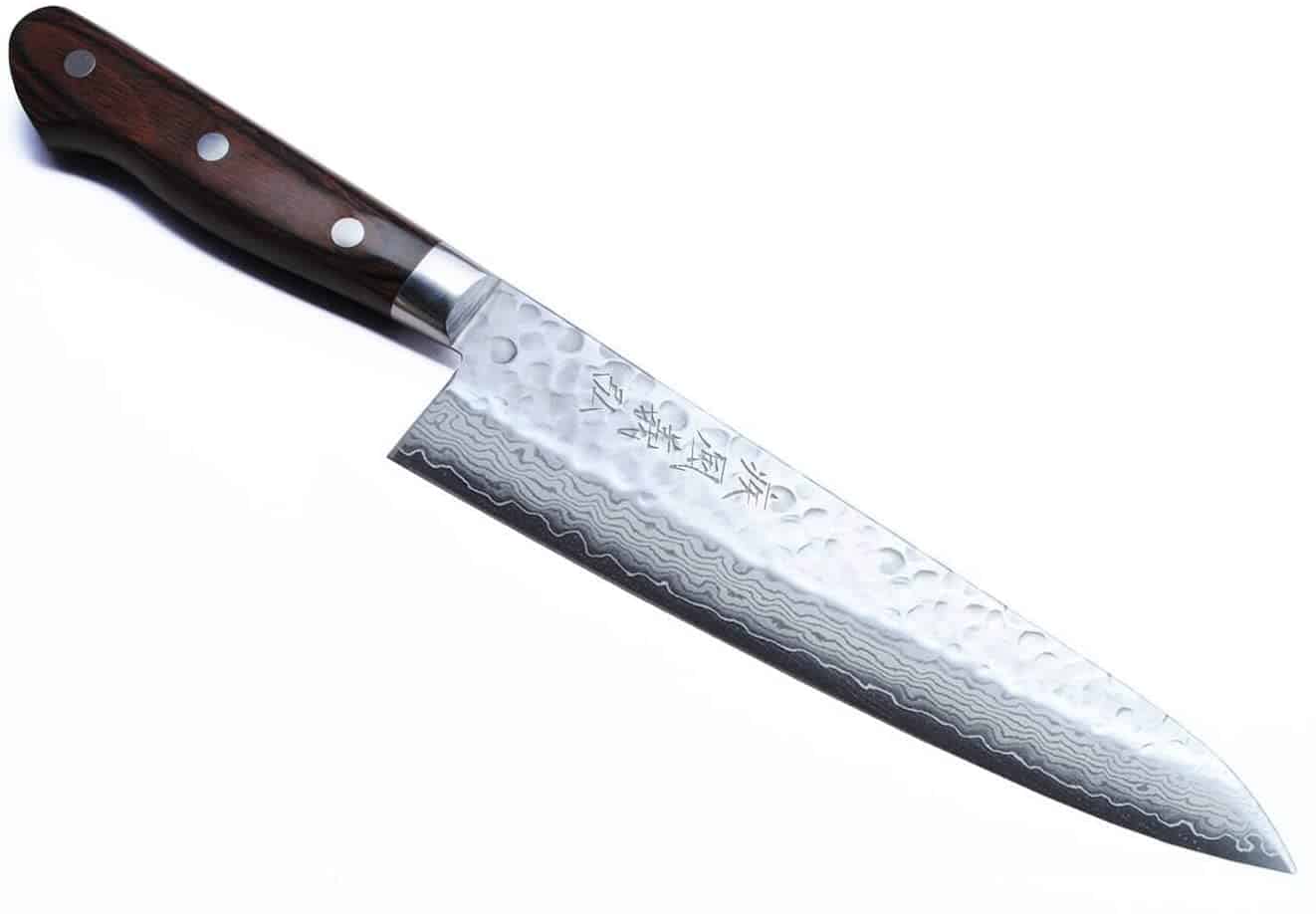 El mejor cuchillo gyuto en general: Yoshihiro VG10 16 Layer Hammered Damascus Gyuto