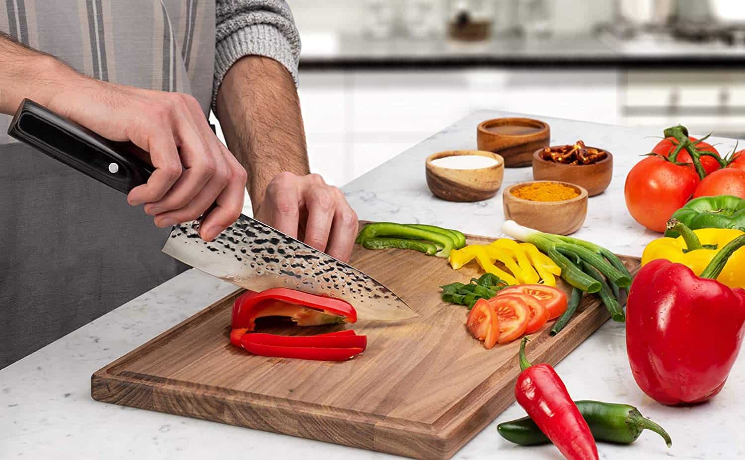 El mejor cuchillo de acero japonés AUS 10 del mejor chef en general: cuchillo de chef Hudson Damasco de 8 pulgadas con tabla de cortar