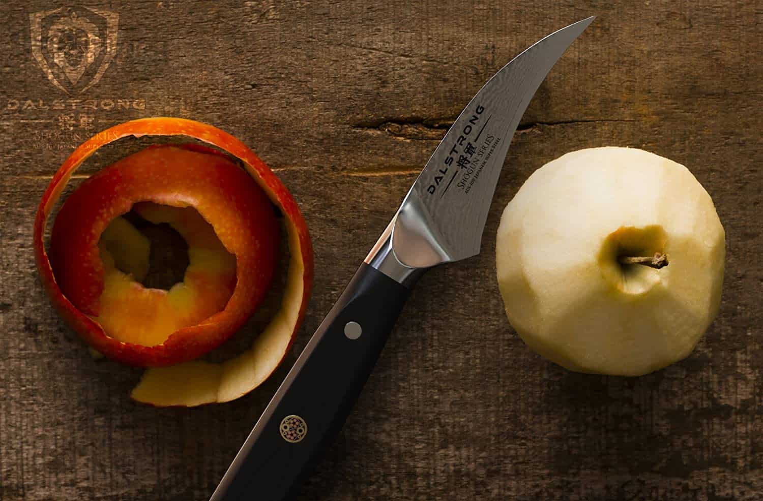 Mejor cuchillo pelador- DALSTRONG Tourne 3 con manzana