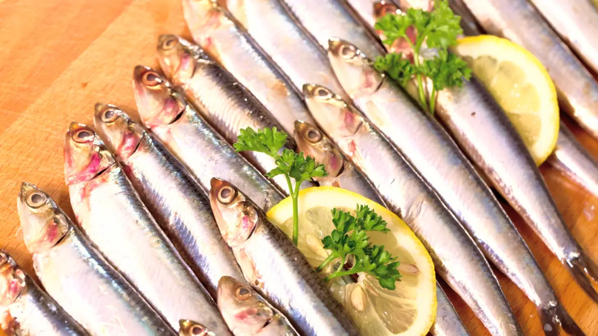 Beddelka ugu fiican ee anchovies | Ikhtiyaarada ugu sarreeya ee maraqa, labiska, maraq iyo khudradda