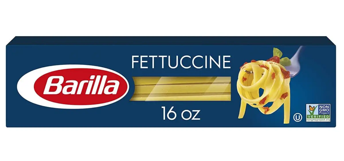 Fettuccine-nudeloj - plej bona anstataŭaĵo por riznudeloj en Pad Thai