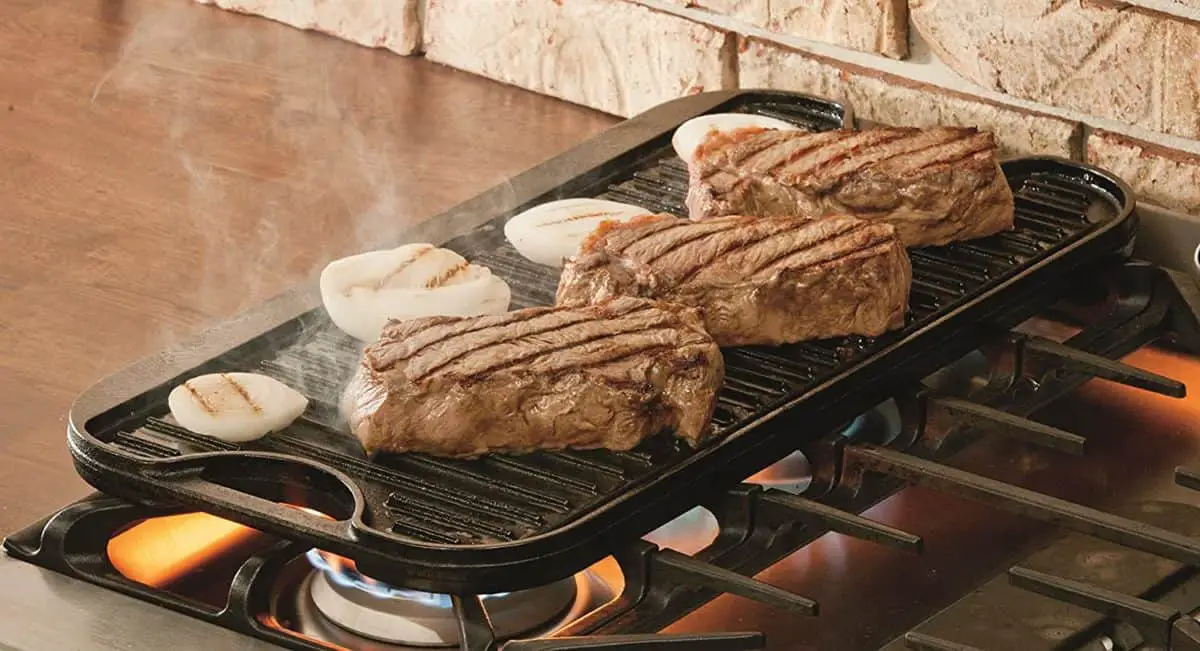 Bästa vändbara grillplattan och teppanyaki-grillplattan för induktionshäll- Lodge Pre-Seasoned Gjutjärn Vändbar Grill: Grillplåt på spisen