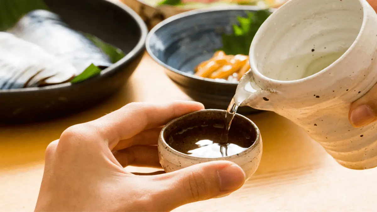 Drinking sake: historia & hur man dricker Nihonshu förklaras